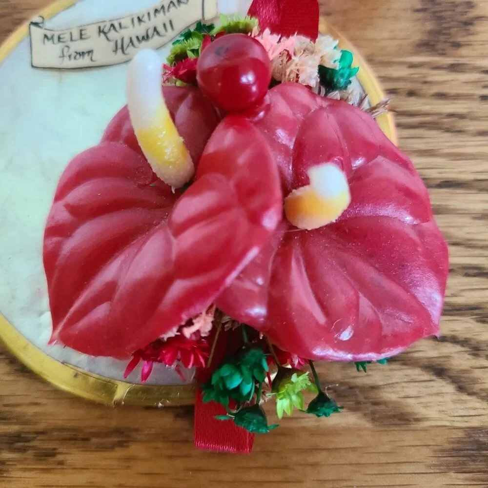 Vintage Mele Kalikimaka Capiz Shell Holiday Christmas Ornament From Hawaii 1976